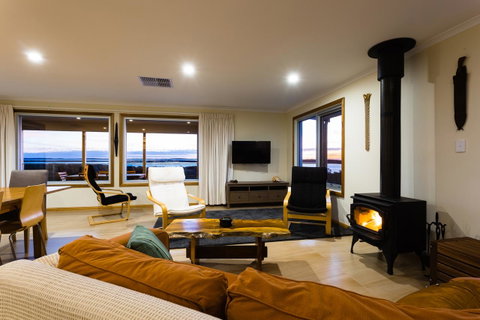 Southern Ocean Lookout - Sydneys Hotel 7