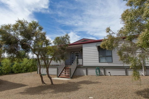Desert Pea - Sydneys Hotel 11