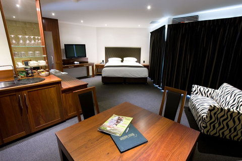 The Commodore - Sydneys Hotel 10
