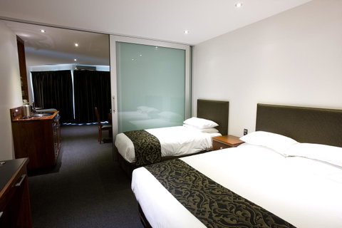 The Commodore - Sydneys Hotel 9