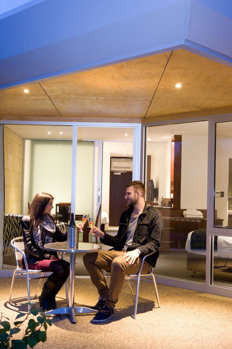 The Commodore - Sydneys Hotel 8