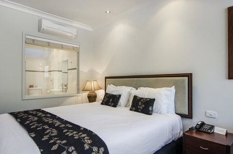 The Commodore - Sydneys Hotel 6