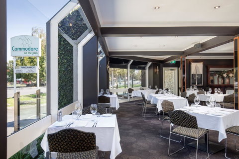 The Commodore - Sydneys Hotel 2