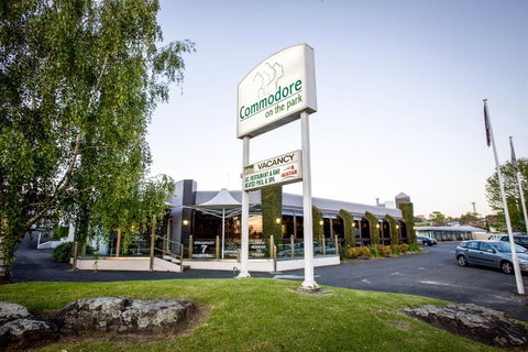 The Commodore - Sydneys Hotel 0