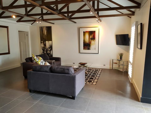 Irongate Studio B&B - Sydneys Hotel 9