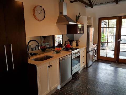 Irongate Studio B&B - Sydneys Hotel 5