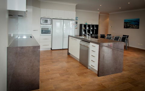 Waterfront On Osprey - Sydneys Hotel 8