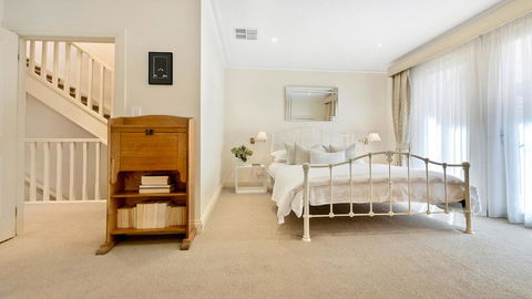GOUGER 265 - Sydneys Hotel 8
