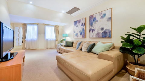 GOUGER 265 - Sydneys Hotel 16