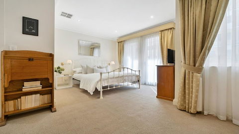 GOUGER 265 - Sydneys Hotel 12