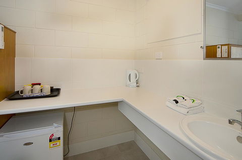 Victor Harbor City Inn - Sydneys Hotel 19