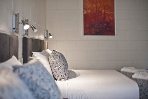 Victor Harbor City Inn - Sydneys Hotel 21
