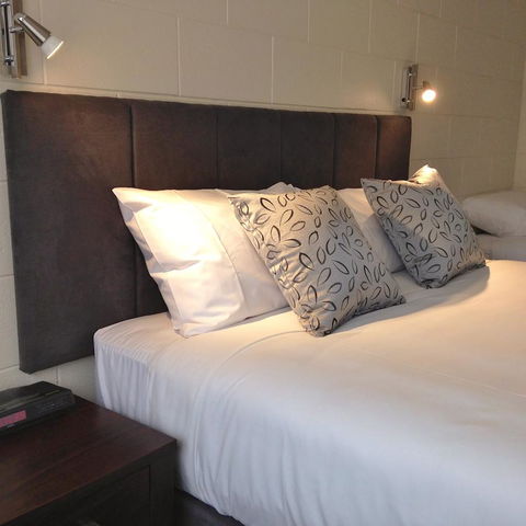 Victor Harbor City Inn - Sydneys Hotel 29