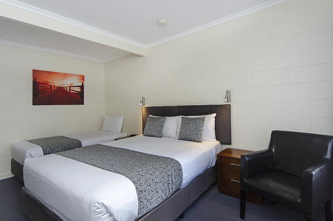 Victor Harbor City Inn - Sydneys Hotel 32