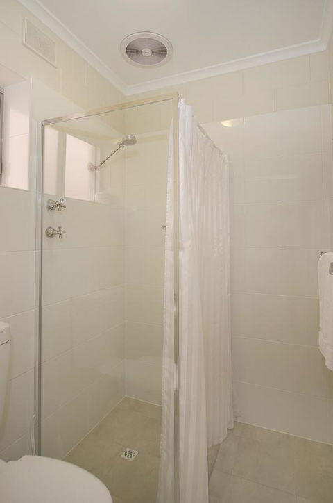 Victor Harbor City Inn - Sydneys Hotel 25
