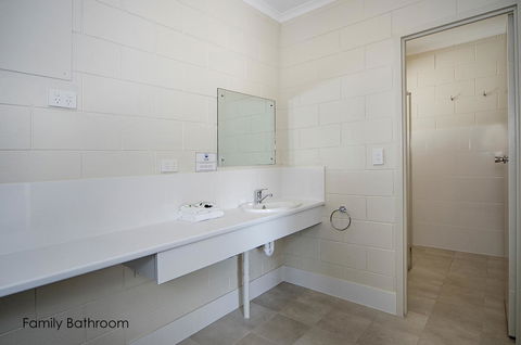 Victor Harbor City Inn - Sydneys Hotel 14