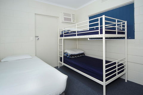 Victor Harbor City Inn - Sydneys Hotel 26