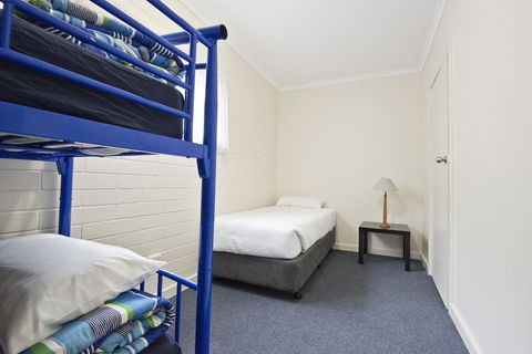 Victor Harbor City Inn - Sydneys Hotel 20