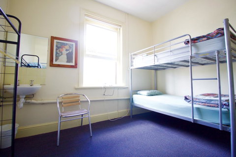 Backpack Oz - Sydneys Hotel 39