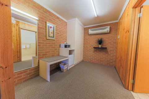 Country Roads Motor Inn Naracoorte - Sydneys Hotel 5