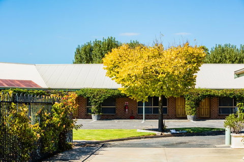 Country Roads Motor Inn Naracoorte - Sydneys Hotel 6