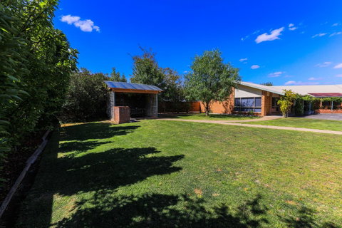 Country Roads Motor Inn Naracoorte - Sydneys Hotel 9