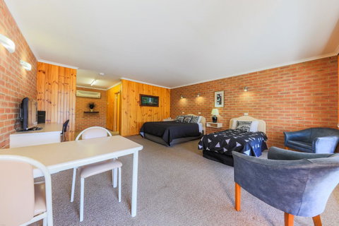 Country Roads Motor Inn Naracoorte - Sydneys Hotel 25