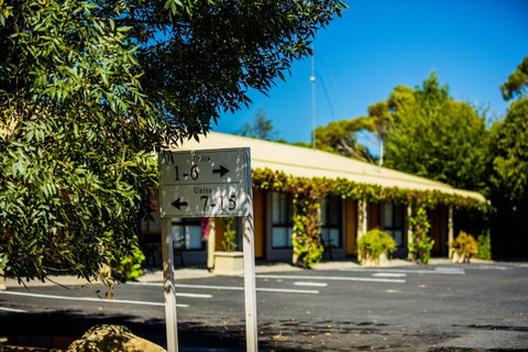 Country Roads Motor Inn Naracoorte - Sydneys Hotel 20