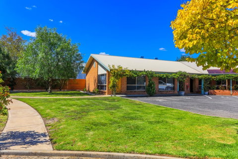 Country Roads Motor Inn Naracoorte - Sydneys Hotel 13