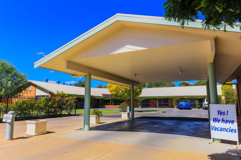 Country Roads Motor Inn Naracoorte - Sydneys Hotel 1