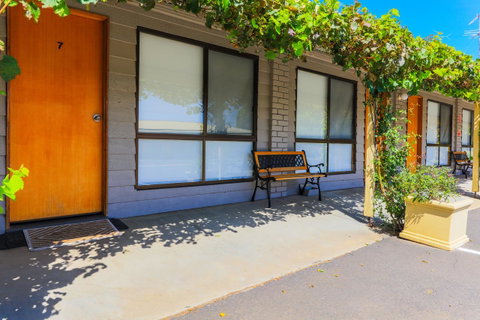 Country Roads Motor Inn Naracoorte - Sydneys Hotel 24