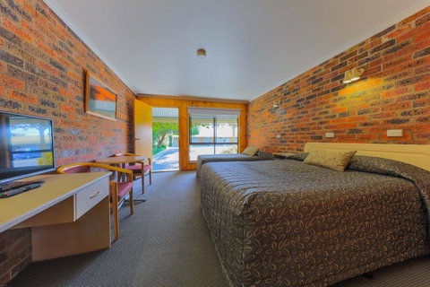 Country Roads Motor Inn Naracoorte - Sydneys Hotel 10