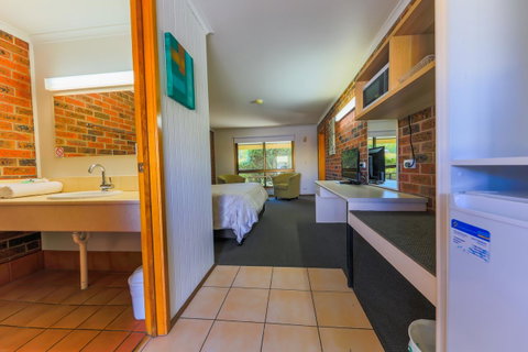 Country Roads Motor Inn Naracoorte - Sydneys Hotel 12