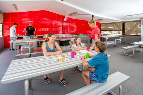 BIG4 Renmark Riverfront Holiday Park - Sydneys Hotel 43