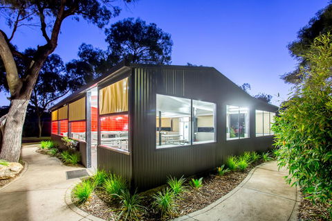 BIG4 Renmark Riverfront Holiday Park - Sydneys Hotel 44