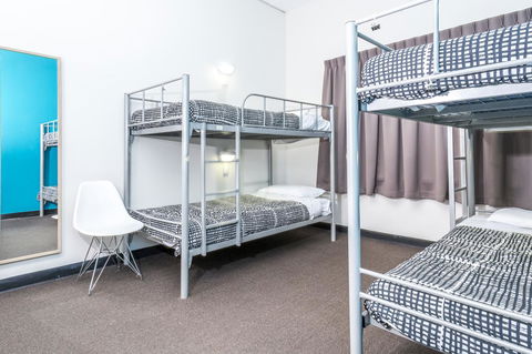 YHA Adelaide Central - Sydneys Hotel 33
