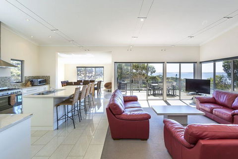 Saar River House - Sydneys Hotel 7