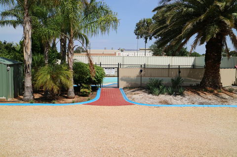 Renmark Motor Inn - Sydneys Hotel 4