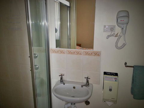 Sonbern Lodge Motel - Sydneys Hotel 12