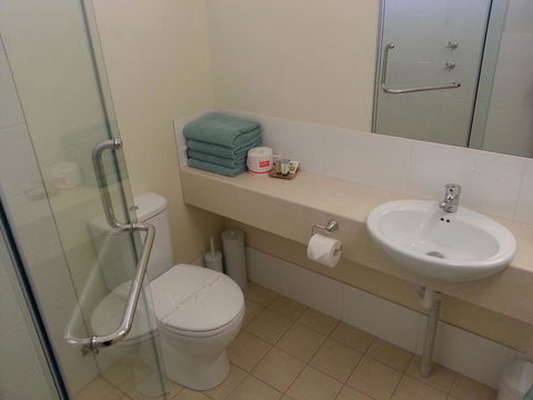 Sonbern Lodge Motel - Sydneys Hotel 24