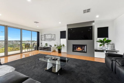 BENGALEE EXECUTIVE TOWNHOUSE- MODERN & STYLISH - Sydneys Hotel 5