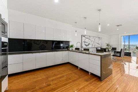 BENGALEE EXECUTIVE TOWNHOUSE- MODERN & STYLISH - Sydneys Hotel 10