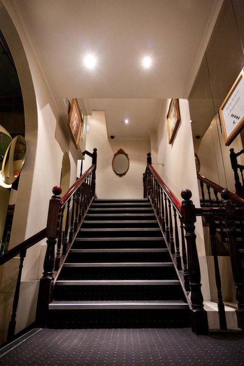 Ambassadors Hotel - Sydneys Hotel 28
