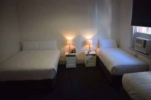 Ambassadors Hotel - Sydneys Hotel 15