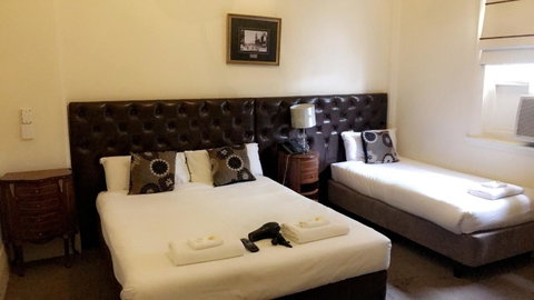 Ambassadors Hotel - Sydneys Hotel 30