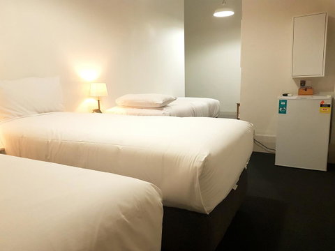 Ambassadors Hotel - Sydneys Hotel 5