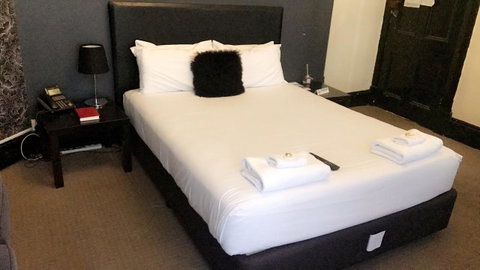 Ambassadors Hotel - Sydneys Hotel 39