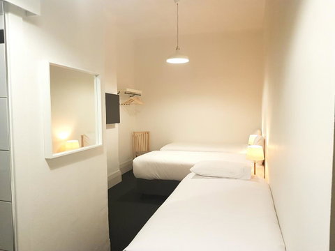Ambassadors Hotel - Sydneys Hotel 3