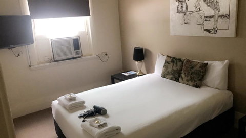 Ambassadors Hotel - Sydneys Hotel 33