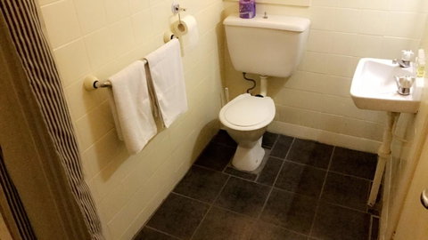 Ambassadors Hotel - Sydneys Hotel 41